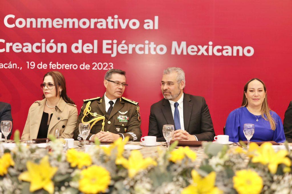 Reconoce Bedolla compromiso de Fuerzas Armadas