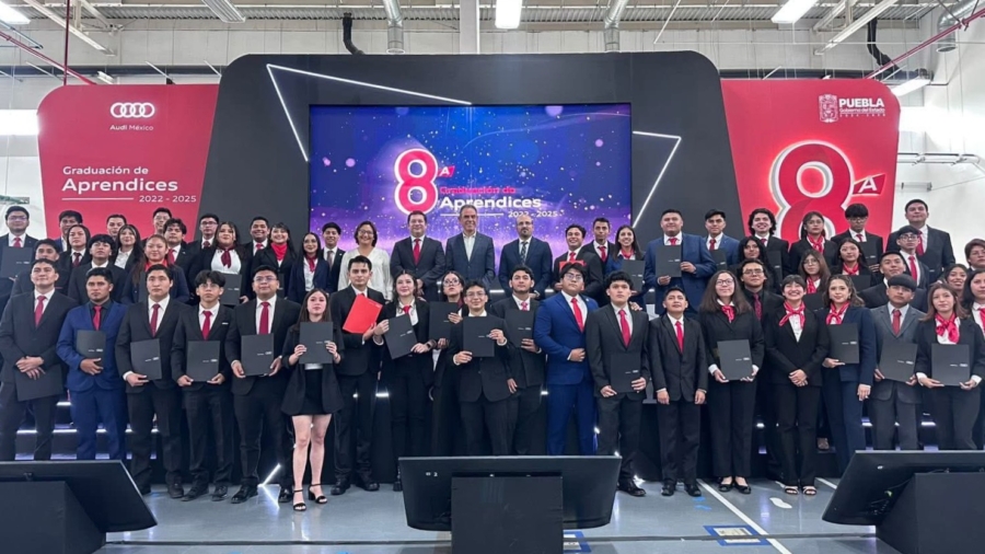 Audi y UTP gradúan a 56 aprendices en el CERHAN, consolidando el talento automotriz en Puebla