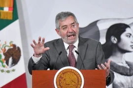 Relevo en la Cancillería: Renuncia Juan Ramón de la Fuente a la SRE; Roberto Velasco asume la titularidad