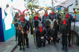 Más allá del disfraz: La Casa del Faldón desentraña el misticismo de las máscaras de El Pueblito