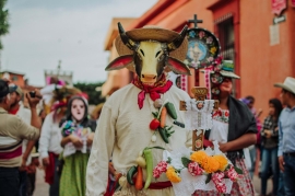 El rostro de la tradición: Casa del Faldón presenta la muestra fotográfica “Máscaras: Herencia Viva”