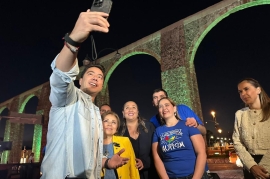 Más allá del símbolo: Perla Flores advierte que iluminar Los Arcos no basta para la inclusión del autismo