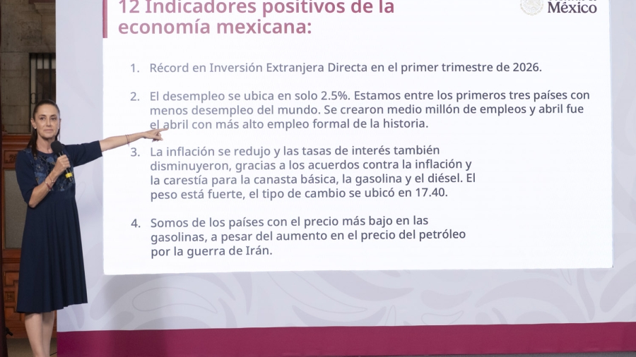 Cuauhtémoc, Ciudad de México, México, 28 de mayo de 2026.
La doctora Claudia Sheinbaum Pardo, presidenta Constitucional de los Estados Unidos Mexicanos en conferencia de prensa matutina “Conferencia del Pueblo”, en el Salón Tesorería de Palacio Nacional. La acompañan David Kershenobich Stalnikowitz, secretario de Salud; Eduardo Clark, subsecretario de Integración y desarrollo del sector salud; Angélica Noemí Juárez Pérez, Subsecretaria de Educación Básica y encargada de la sección “Mujeres en la Historia”; Miguel Ángel Elorza Vásquez, coordinador de Infodemia y representantes empresariales de la industria farmaceutica: ABBOTT, BRISTOL MYER SQUIB, Laboratoris Kener, Grupo Neolpharma, Opella, Laboratorios Liomont, Sanofi y Bayer México. 
Foto: Saúl López / Presiodencia