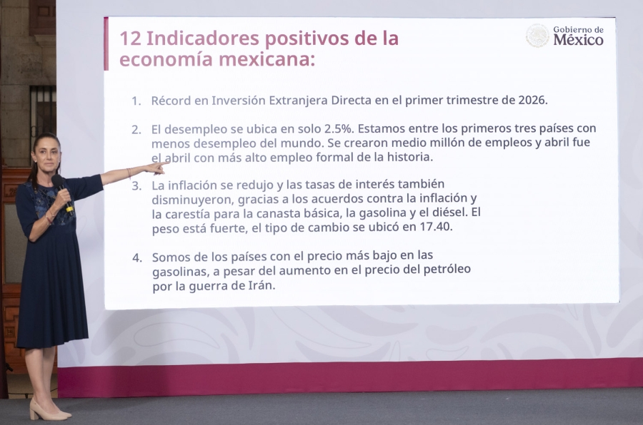 Cuauhtémoc, Ciudad de México, México, 28 de mayo de 2026.
La doctora Claudia Sheinbaum Pardo, presidenta Constitucional de los Estados Unidos Mexicanos en conferencia de prensa matutina “Conferencia del Pueblo”, en el Salón Tesorería de Palacio Nacional. La acompañan David Kershenobich Stalnikowitz, secretario de Salud; Eduardo Clark, subsecretario de Integración y desarrollo del sector salud; Angélica Noemí Juárez Pérez, Subsecretaria de Educación Básica y encargada de la sección “Mujeres en la Historia”; Miguel Ángel Elorza Vásquez, coordinador de Infodemia y representantes empresariales de la industria farmaceutica: ABBOTT, BRISTOL MYER SQUIB, Laboratoris Kener, Grupo Neolpharma, Opella, Laboratorios Liomont, Sanofi y Bayer México. 
Foto: Saúl López / Presiodencia