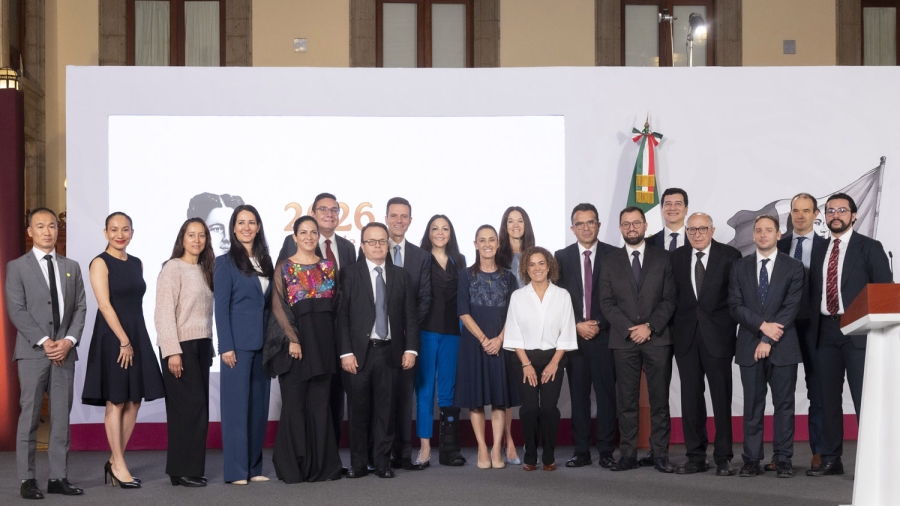Cuauhtémoc, Ciudad de México, México, 28 de mayo de 2026.
La doctora Claudia Sheinbaum Pardo, presidenta Constitucional de los Estados Unidos Mexicanos en conferencia de prensa matutina “Conferencia del Pueblo”, en el Salón Tesorería de Palacio Nacional. La acompañan David Kershenobich Stalnikowitz, secretario de Salud; Eduardo Clark, subsecretario de Integración y desarrollo del sector salud; Angélica Noemí Juárez Pérez, Subsecretaria de Educación Básica y encargada de la sección “Mujeres en la Historia”; Miguel Ángel Elorza Vásquez, coordinador de Infodemia y representantes empresariales de la industria farmaceutica: ABBOTT, BRISTOL MYER SQUIB, Laboratoris Kener, Grupo Neolpharma, Opella, Laboratorios Liomont, Sanofi y Bayer México. 
Foto: Saúl López / Presiodencia