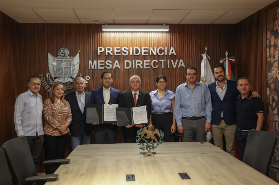 Chepe Guerrero entrega iniciativa