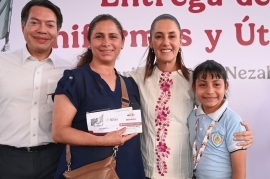 «Que todos lleguen parejitos a la escuela»: Sheinbaum arranca en Neza la entrega nacional de la Beca Rita Cetina