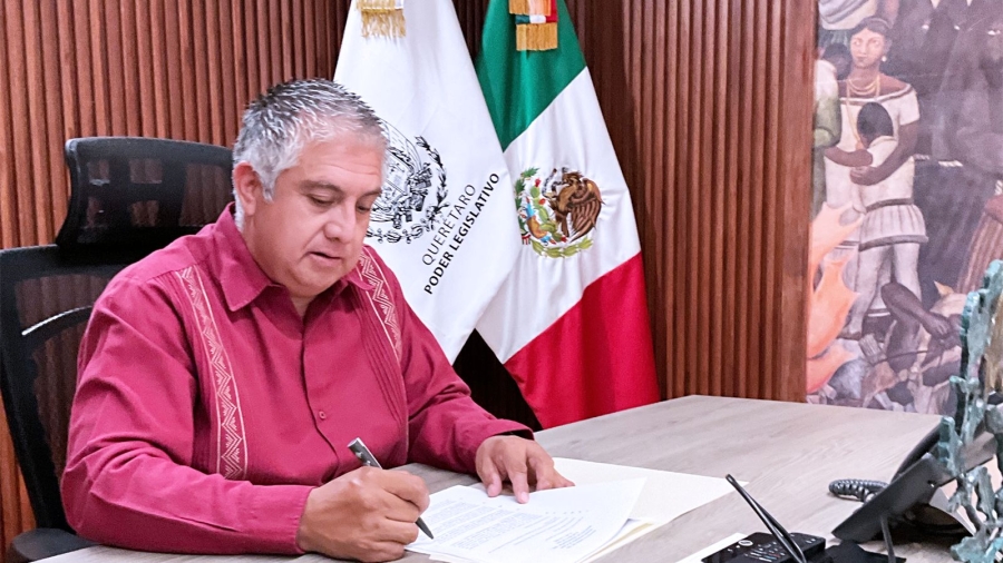 Sinuhé Piedragil le contesta a Mauricio Kuri