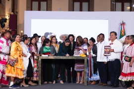 Sheinbaum firma convocatoria histórica para consultar Ley General de Derechos de Pueblos Indígenas y Afromexicanos