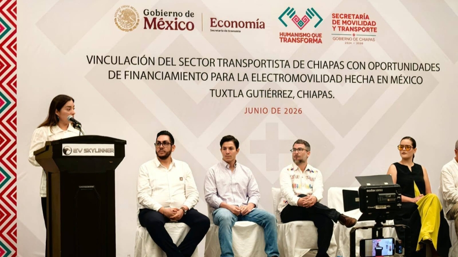 Cesár Guti asiste a evento de electromovilidad
