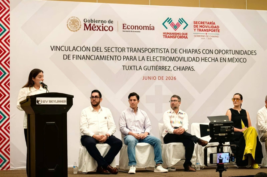 Cesár Guti asiste a evento de electromovilidad