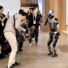 Quejas por la duración de los robots humanoides de UBTECH