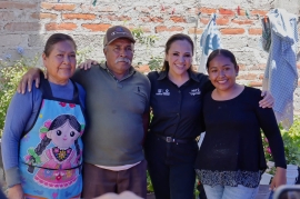 Tania Ruíz acerca servicios a habitantes de San Juan del Río