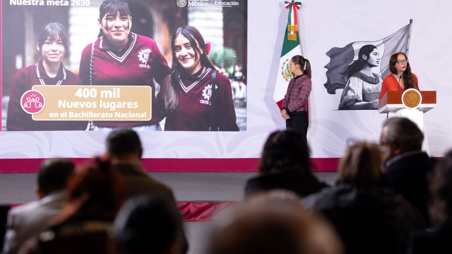 La Presidenta de México observa una presentación sobre las severas afectaciones que los aparatos digitales están provocando en las infancias del país