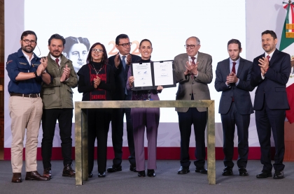 La Presidenta de México firma decreto para nuevos consultorios médicos