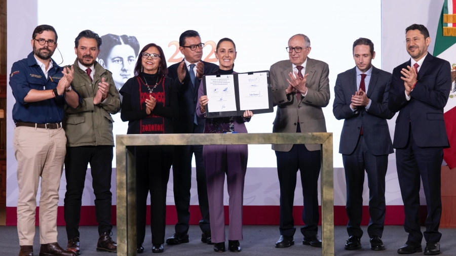 La Presidenta de México firma decreto para nuevos consultorios médicos