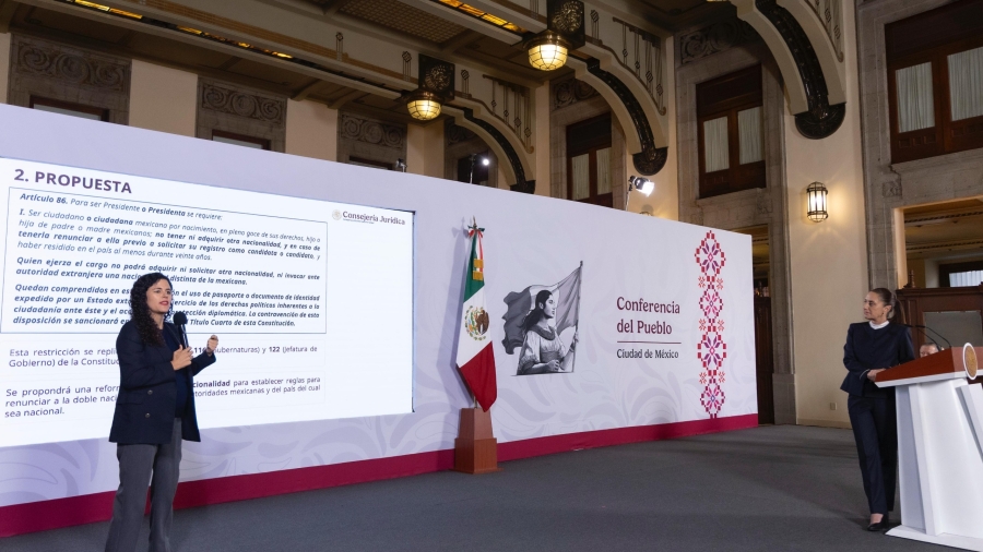 Claudia Sheinbaum y Maria Luisa Alcalde durante la conferencia mañanera en la presentación de la nueva iniciativa