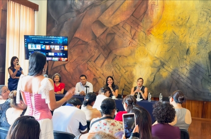 La Secretaria Del Trabajo del Estado de Querétaro en reunión con el grupo empresarial de mujeres AMEXME
