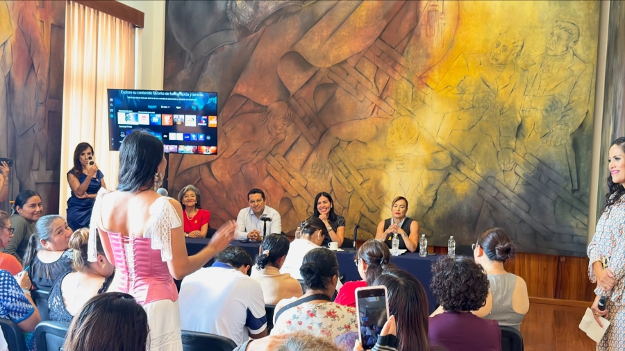 La Secretaria Del Trabajo del Estado de Querétaro en reunión con el grupo empresarial de mujeres AMEXME