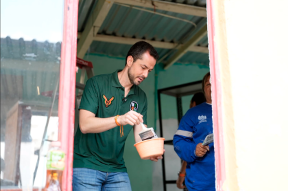 El diputado local de movimiento ciudadano participa en la remodelación de sitio propiedad de CONAFE