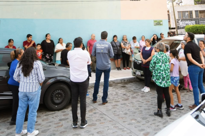 El Diputado Local Mauricio Cárdenas Inicia con la difusión de sus actividades frente a un grupo de vecinos que se juntaron a escucharlo