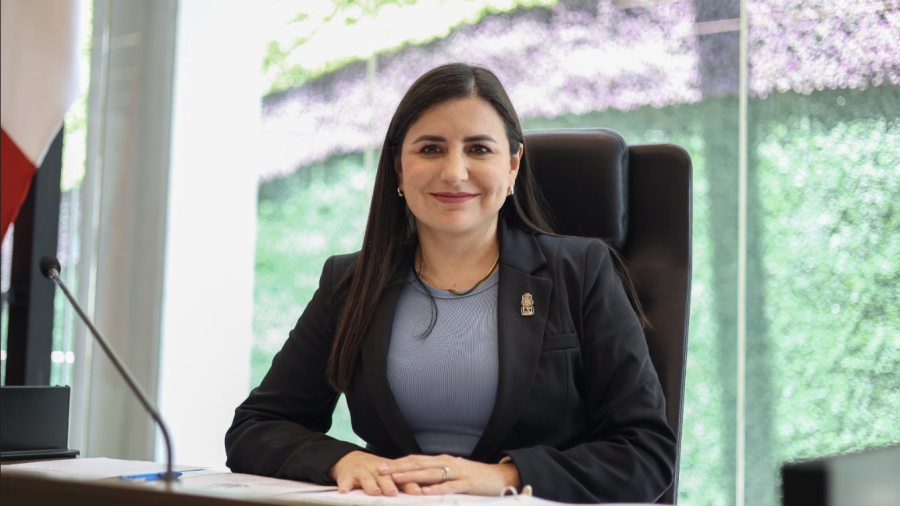 La Diputada Leonor Mejia en la Mesa Directiva del Congreso de Querétaro