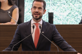 El Diputado Paul Ospital Carrera durante una elocución en el pleno del congreso