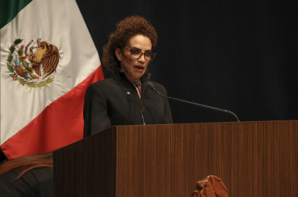 La diputada local Adriana Meza durante su posicionamiento en el segundo informe legislativo