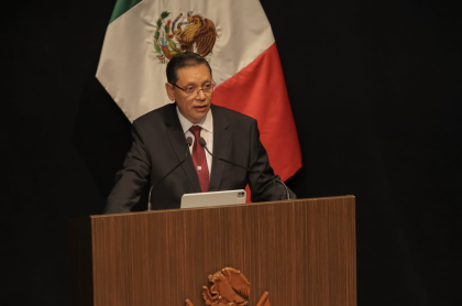 El Diputado Local Ulises Gómez de la Rosa durante su discurso en el Teatro Metropolitano