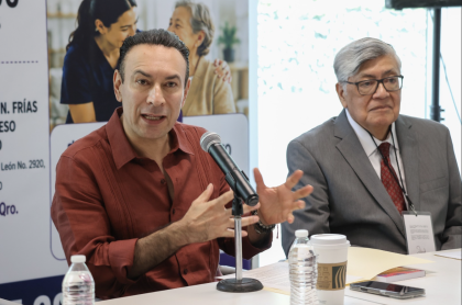 El Diputado Arturo Maximiliano durante la presentación del libro "Vejez activa y derechos"