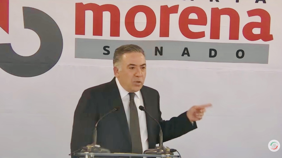 El Senador Enrique Inzunza durante su conferencia de prensa el día de hoy en el Senado de la República