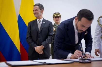 Reconoce a Marruecos sobre el Sáhara Occidental y a Israel sobre los Altos del Golán