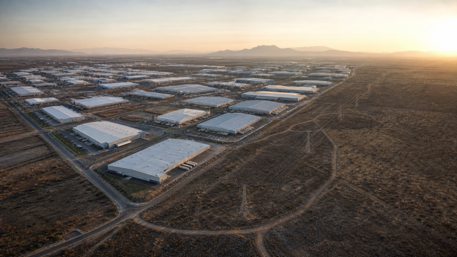 Vista aérea de parques industriales en Querétaro con terrenos por desarrollar