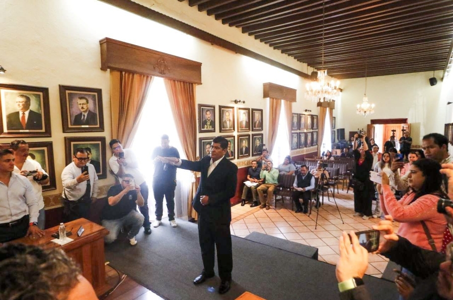 Miguel Jiménez Evangelista protesta como nuevo secretario del ayuntamiento