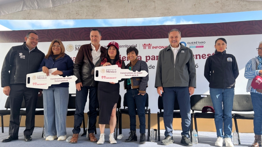 Entregan viviendas del bienestar en San Juan del Río
