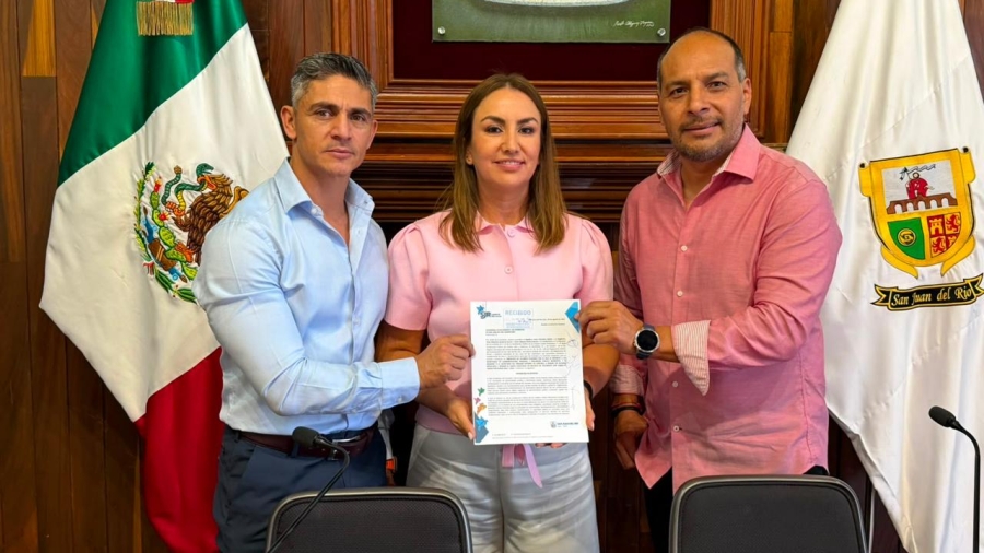 Los regidores de Movimiento Ciudadano, Morena y la independiente muestran documento