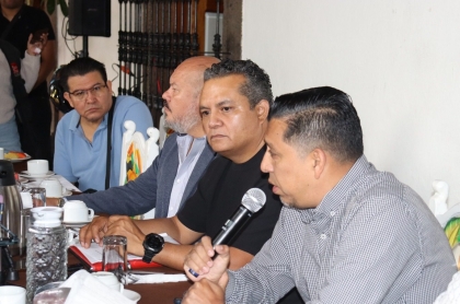 Durante la conferencia de prensa empresarios y transportistas manifestaron sus inconformidades