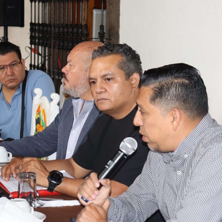 Durante la conferencia de prensa empresarios y transportistas manifestaron sus inconformidades