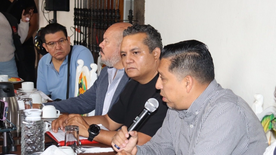 Durante la conferencia de prensa empresarios y transportistas manifestaron sus inconformidades
