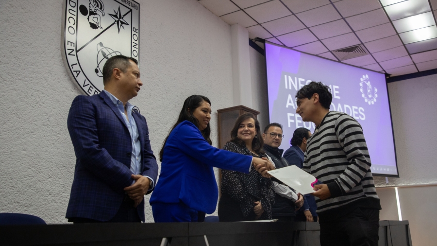 Directivos y estudiantes de la UAQ se reúnen para renovación de la FEUQ