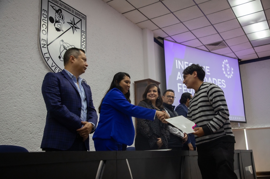 Directivos y estudiantes de la UAQ se reúnen para renovación de la FEUQ