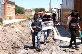 El Presidente municipal de San Juan del Río Roberto Cabrera supervisa obra en Santa Cruz Nieto