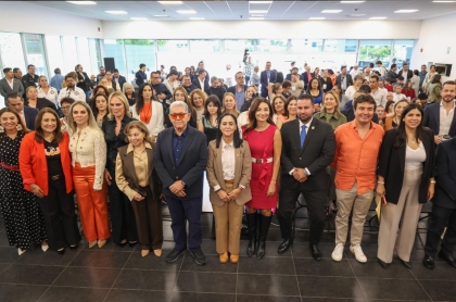 La Diputada local Tere Calzada acompañada por sus invitados al su 2do informe de actividades legislativas