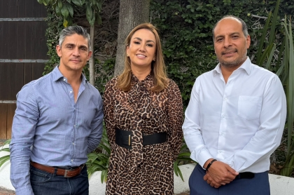 Regidores de oposición en San Juan del Río al finalizar discusión y votación en el cabildo municipal de San Juan del Río