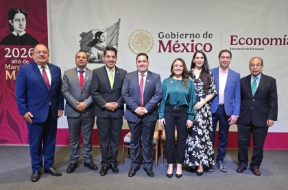 La Diputada Local Claudia Díaz Gayou, en reunión con presidentes de la comisión de economía de la 4T en palacio nacional