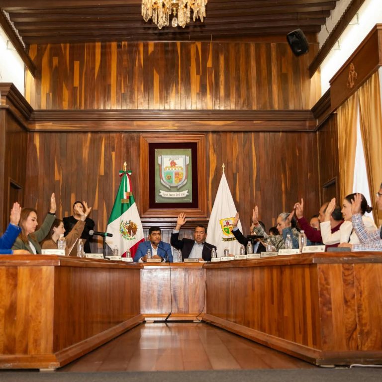 El cabildo durante la votaciones de los temas que se discutieron el día de hoy