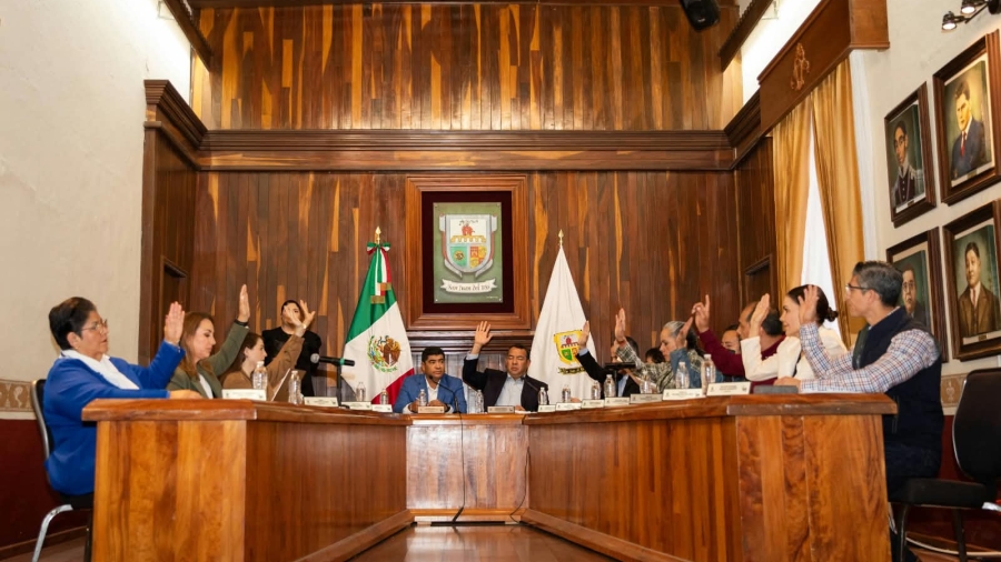 El cabildo durante la votaciones de los temas que se discutieron el día de hoy