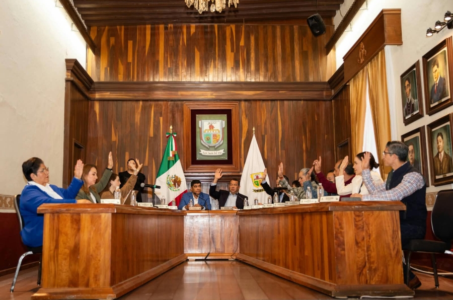 El cabildo durante la votaciones de los temas que se discutieron el día de hoy