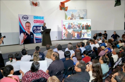 El Diputado Local Enrique Correa durante el discurso político de su 2do informe