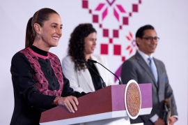 La Presidenta Claudia Sheinbaum en conferencia mañanera acompañada de María Luisa Alcalde